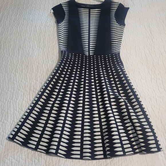 Zara Women’s Black & White Abstract Knit A-Line Mini Dress – Size M - Picture 1 of 5
